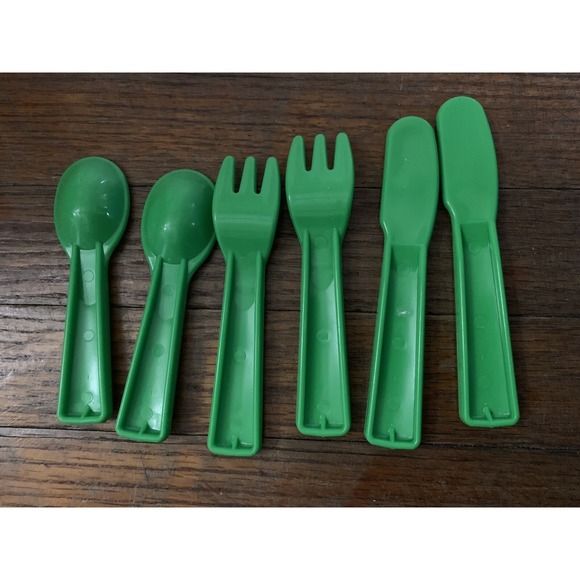 Vintage Fisher Price Fun‎ With Food Green Utensils 2 Forks 2 Spoons And 2 Knives - Picture 2 of 2
